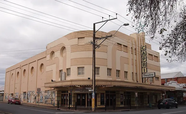Capri Theatre