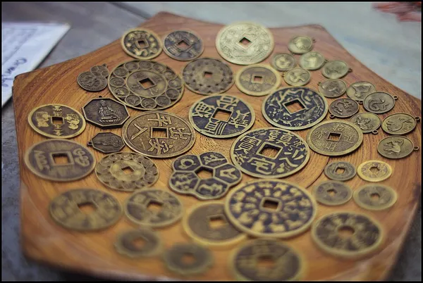 Chinese numismatic charm