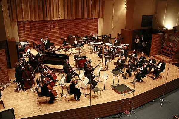 Conductorless orchestra