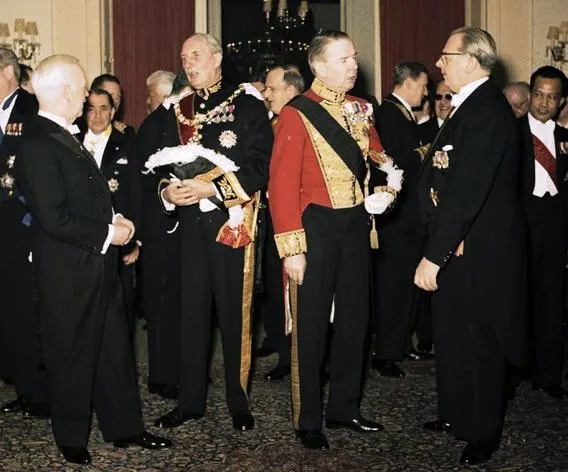 Diplomatic uniform