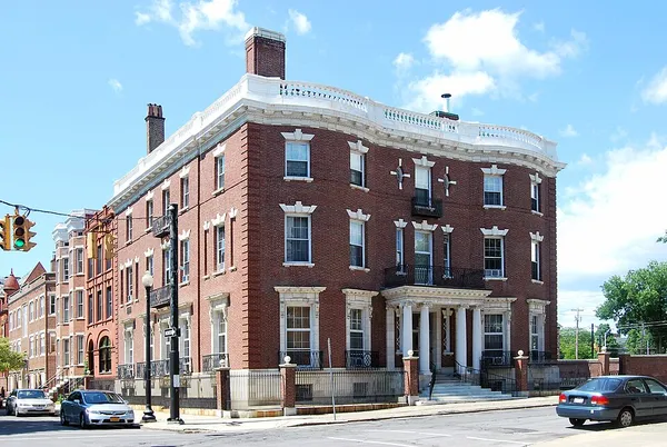 Benjamin Walworth Arnold House and Carriage House