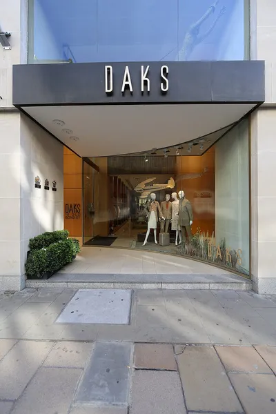 DAKS