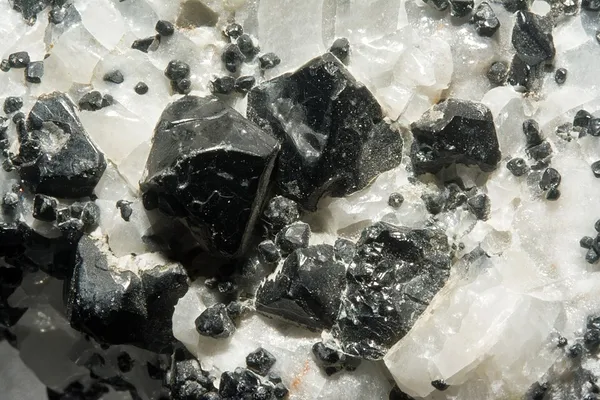 Ceylonite