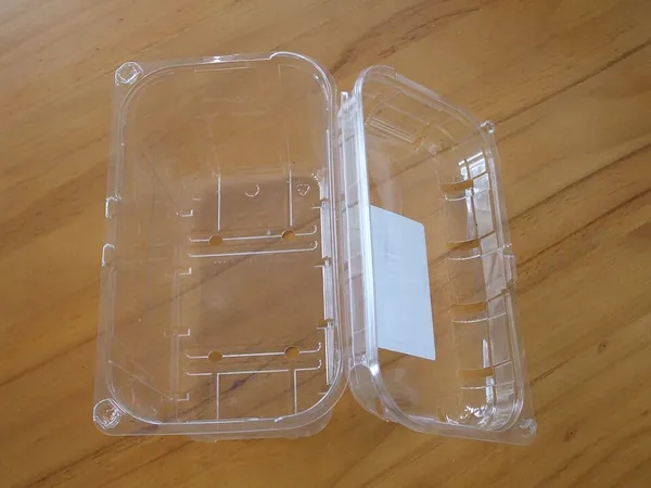 Clamshell (container)
