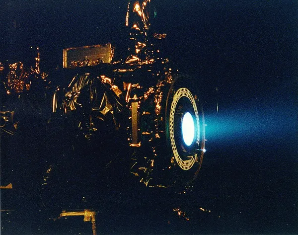 Ion thruster
