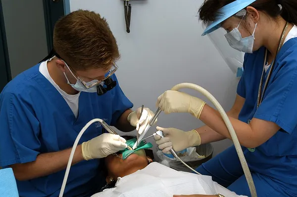 Dental assistant