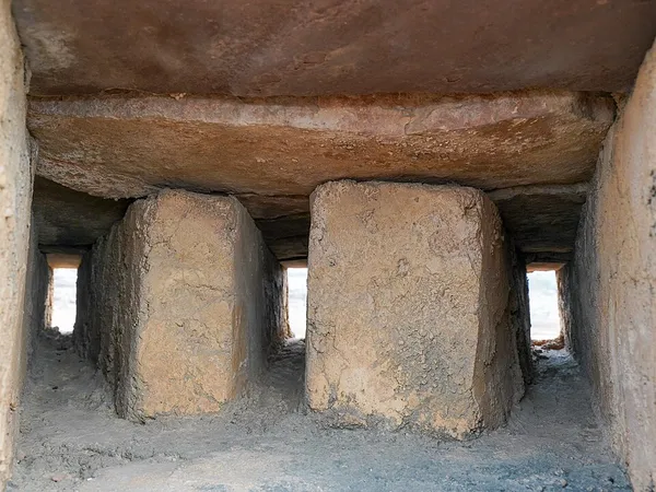 Embrasure