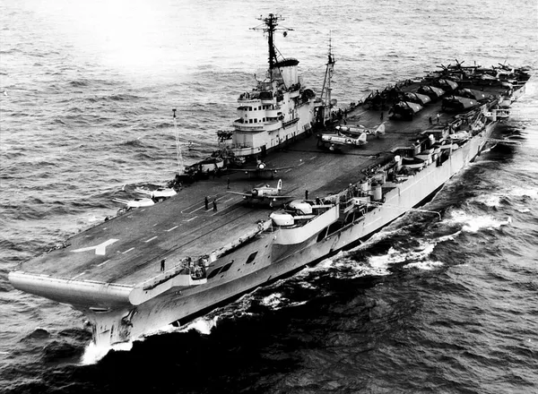 HMS Illustrious (87)