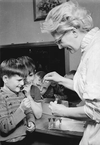 Cold War tensions and the polio vaccine