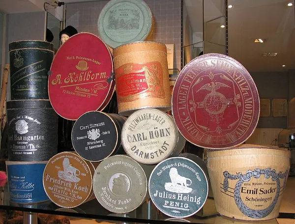 Hat box