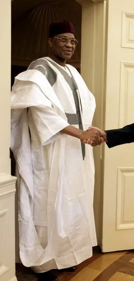 Boubou (clothing)