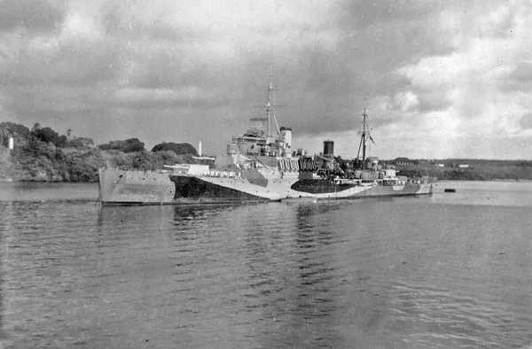 HMS Mauritius (80)