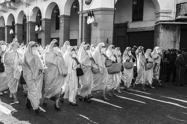 Haik (garment)