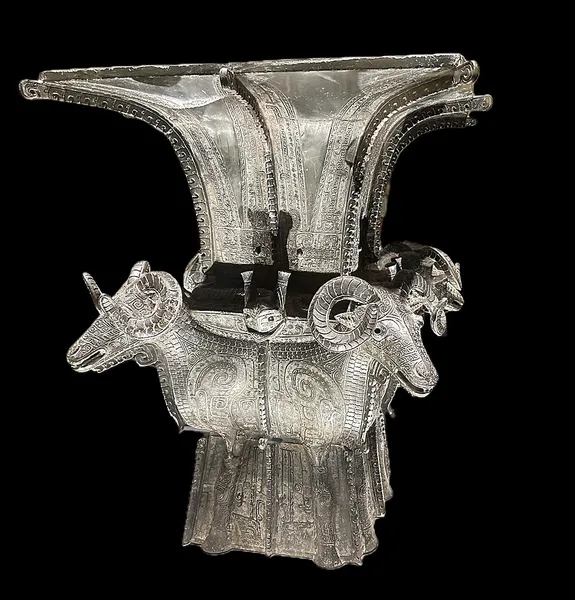 Four-goat Square Zun