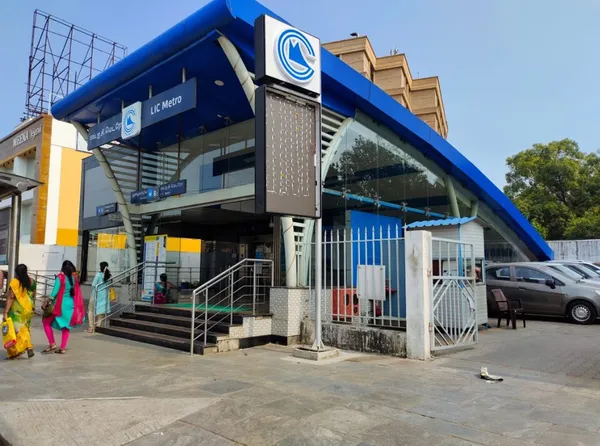 LIC metro station
