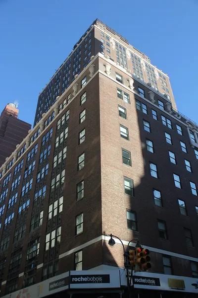 200 Madison Avenue