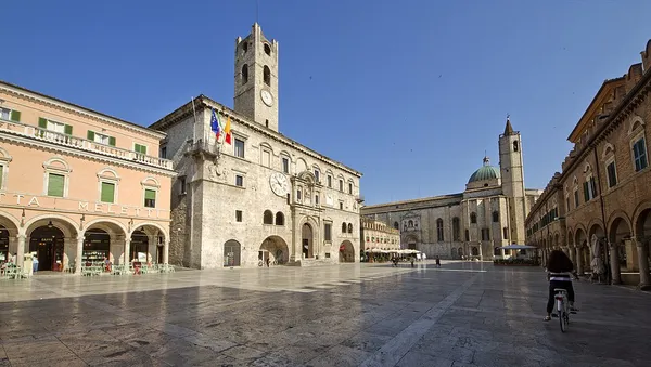 Civic nobility in the Papal States' March of Ancona