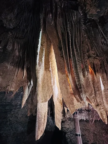Drapery (cave formation)