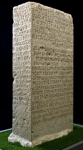 Etruscan language